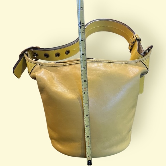 Coach Legacy Ergo Bucket Bag Sunflower Yellow Leather 11422 Y2K Vintage Shoulder - Picture 15 of 16